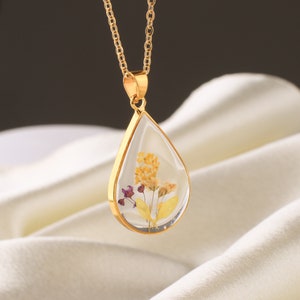 Handmade Pressed Flower Pendant Necklace, Dried Flower Necklace, Resin Pendant, Real Flower, Wedding Jewelry, Gift for Her, Birthday Gift