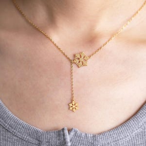 Silver Snowflake Necklace for Women, Minimalist Snowflake Pendant Necklace, Snowflake Christmas Jewelry, Winter Gift, Gift For Her