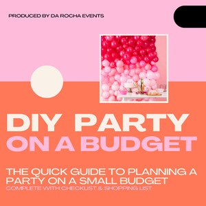 Puede incluir: Un gráfico rosa y naranja con el texto "DIY PARTY ON A BUDGET" y el texto "THE QUICK GUIDE TO PLANNING A PARTY ON A SMALL BUDGET COMPLETE WITH CHECKLIST & SHOPPING LIST". El gráfico también presenta una foto de una pared de globos rosa, blanco y rojo con una mesa en frente.