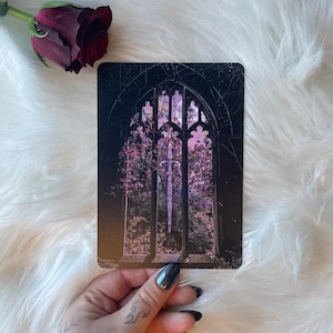 Tarjeta de regalo con diseño de postal, ventana, espada, flor mágica, arte fantástico, kalihaart