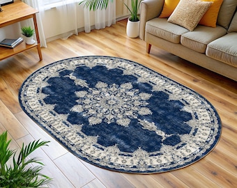 Tapete oval vintage, tapete turco com medalhão, azul marinho e branco, estilo boho desgastado, estampa floral antiga.