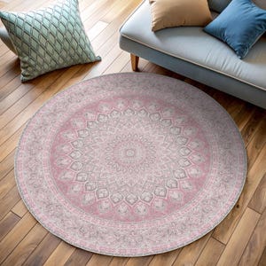Runder Rosa Weißer Blumenteppich, Keltischer Teppich, Kelimteppich, Kelimteppich, Kelimteppich, Boho Distressed, Boho Distressed, Modern Vintage, Gedämpfte Pastelltöne