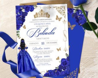 Puede incluir: Una invitación de Quinceañera con fondo blanco y detalles dorados. La invitación presenta una corona azul y dorada, un vestido azul y rosas azules. El texto de la invitación dice "Belinda Santiago" y "Sábado 18 de Diciembre".