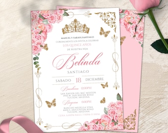 Puede incluir: Una invitación de Quinceañera blanca y rosa con detalles dorados. La invitación presenta un diseño floral con rosas rosas y mariposas. El texto de la invitación dice: "Manuel y Saraya Santiago Cordialmente los invita a celebrar Los Quince Años de nuestra hija Belinda Santiago Sabado 18 Diciembre Benedicion 12:00PM San Xavier del Bac Mission 1950 W. San Xavier Road Tucson, Arizona Recepcion 6:00PM Rancho Medella Vina 4450 S. Houghton Road Tucson, Arizona Cena 6:00PM Baile 7:30PM-11:30PM"