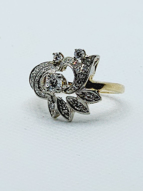 1940's Ladies Vintage 14k yellow& white gold Art … - image 2