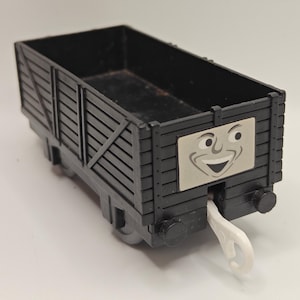 Camion nero allegro e problematico - Trackmaster/Plarail - Thomas & Friends