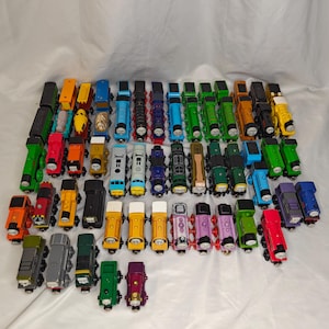 A-M YOU CHOOSE - grade b - thomas & friends wooden railway *mildly* paint chipped or damaged train engine toys