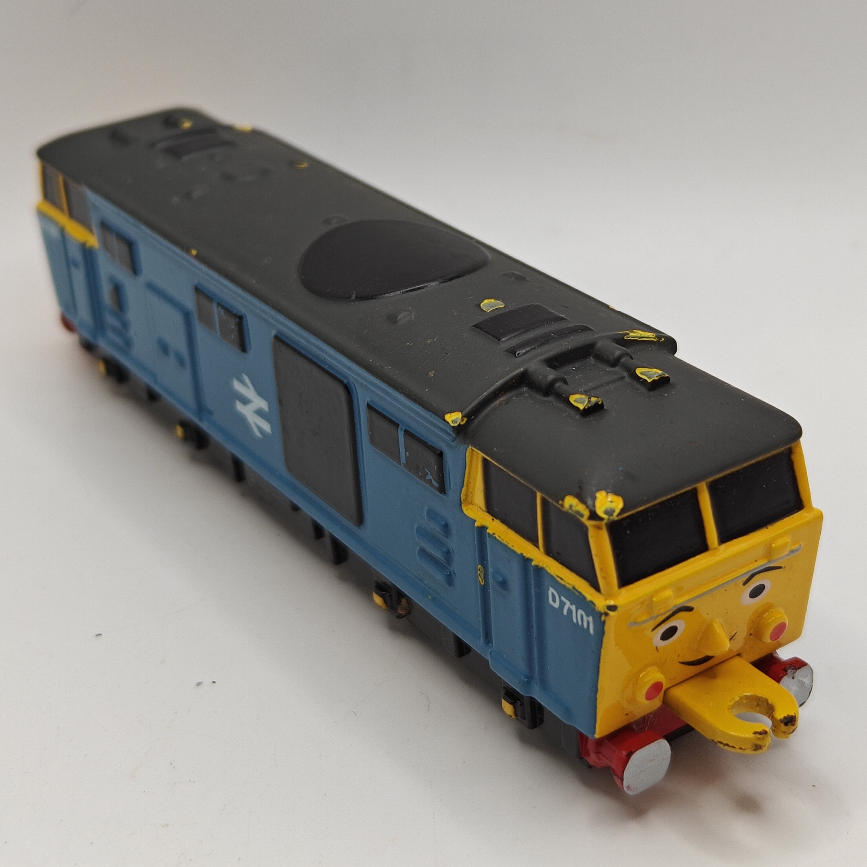 ERTL - Diesel D7101 "Oso" - Thomas & Friends Metal Diecast Railway Train - Imagen 10 de 13