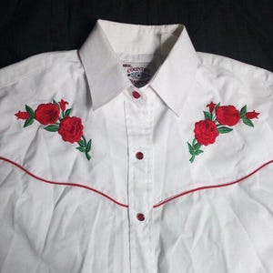 Chemise Western Femme ELY Country Charmers - Taille M, Blanc/rouge/rose Avec Pressions - Occasion, Origine Chine