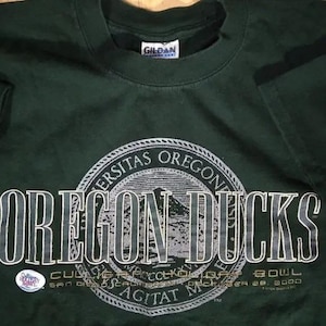 Vintage University of Oregon Ducks Holiday Bowl 2000 T-Shirt