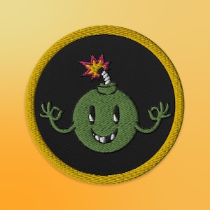 3&quot; Cartoon Peaceful Bomb bordado hierro en parche - verde / bomba de cereza coser parche / chaqueta, sombrero y ropa parche / Lowbrow ilustraciones