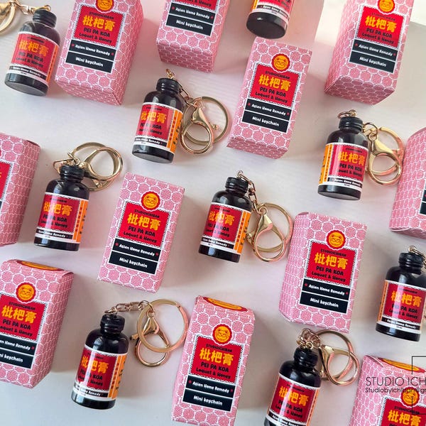 Mini Pei Pa Koa Flasche Schlüsselanhänger: Nostalgischer Kräutersirup Charm