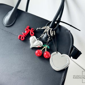 Charm para bolso o llavero con forma de corazón - Accesorios / Regalo único / Carta de amor / Llavero / Charm rojo / Charm para bolso con forma de corazón grueso / Kawaii