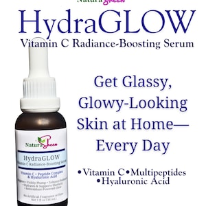 Puede incluir: Botella de vidrio marrón de suero HydraGLOW Vitamin C Radiance-Boosting con un cuentagotas blanco. La etiqueta enumera los ingredientes y beneficios, incluyendo Vitamina C y Ácido Hialurónico. El texto en la botella dice: "Consigue una piel vidriosa y radiante en casa - todos los días."