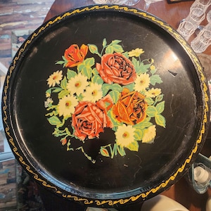 vintage black metal serving tray adorned with a floral design 18 3/4&quot; diameter