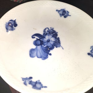 Royal copenhagen Denmark blue flowers pedestal bowl compote  # 8062 - MINT Blue and white