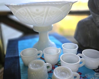 Juego de ponchera de vidrio con leche Concord de McKee Glass con tazas