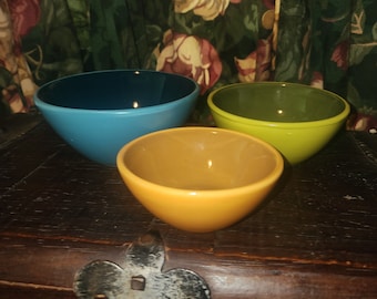 Threshold set of 3 nesting bowls 3 colors