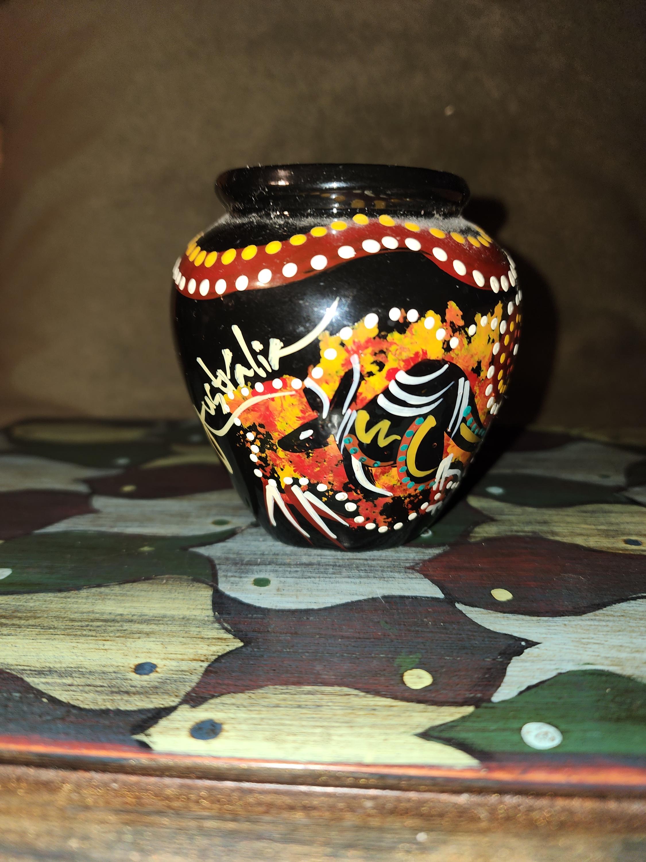 オーストラリアのアボリジニ陶器の花瓶モチーフのドットセラミック非常