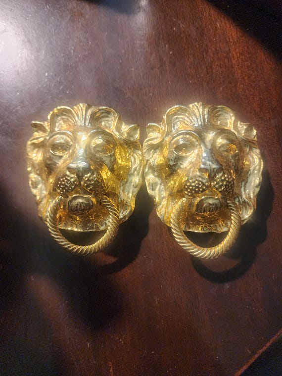 Vintage Mimi Di N Lion Head Door Knocker Belt Buckle Gold Color 1974 Vintage 1974 Mimi Di N Gold Lions Door Knocker Belt Buckle  main image 2