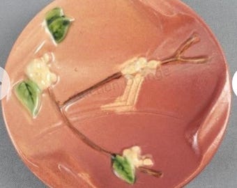 Plato de baratijas en forma de baya de nieve rosa estilo cerámica de Roseville
