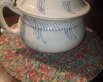 Chamber pot with lid vintage blue and white large