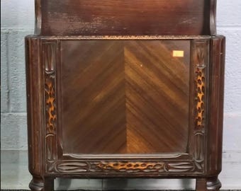 スペイン、プエンテ・デル・アルソビスポ産の手描きの陶器製オリーブ皿