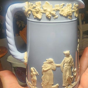 Elegant Wedgewood of Etruria & Barlaston Blue 5 1/2&quot; Creamery Pitcher blue and white
