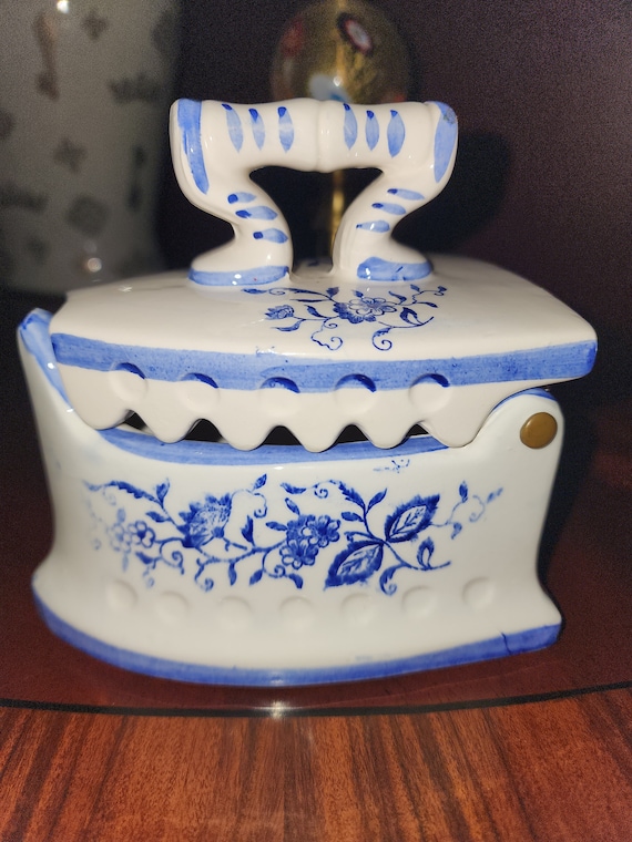 Blue Delft Style Covered Trinket Box Iron blue and