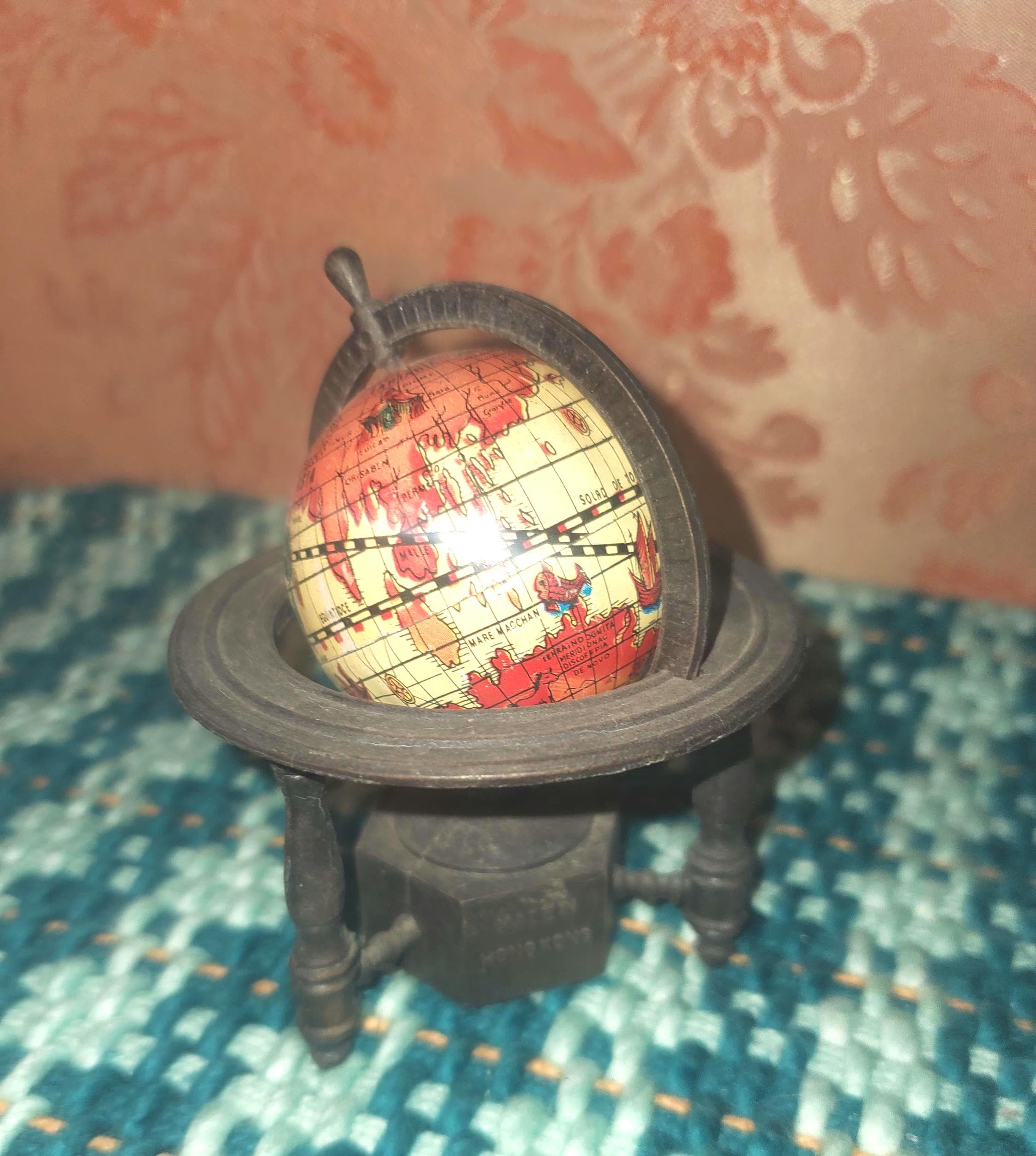 ヴィンテージの小さな地球儀型鉛筆削り - Etsy 日本