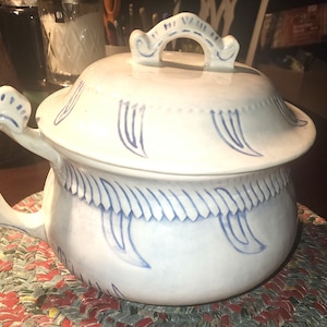 Chamber pot with lid vintage blue and white large