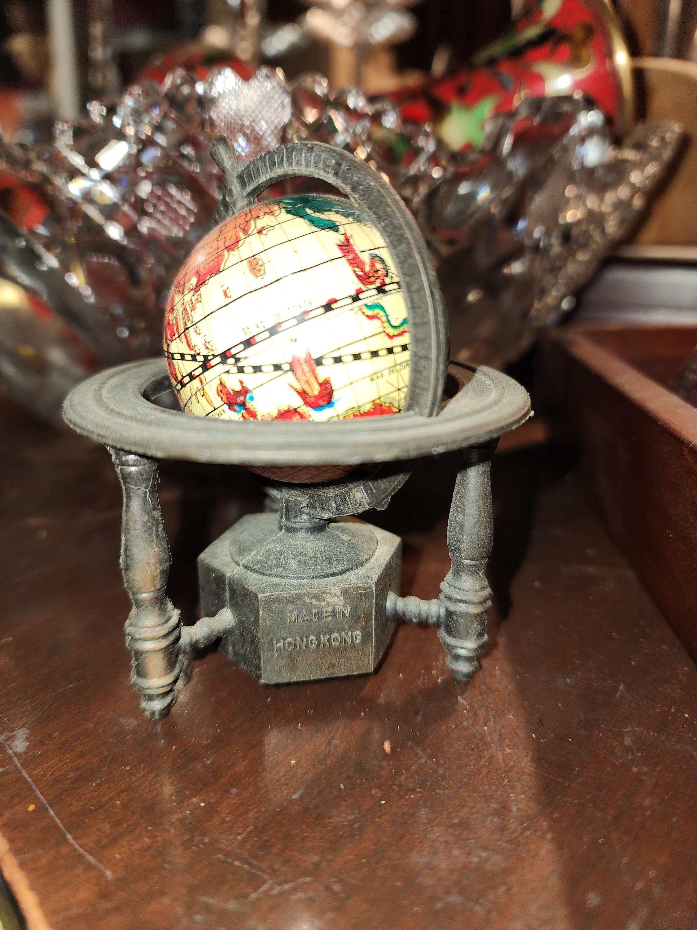 ヴィンテージの小さな地球儀型鉛筆削り - Etsy 日本