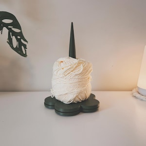 Flower Yarn Spinner: 3D Printed Crochet Knitting Holder