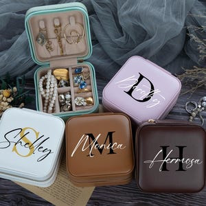 Personalisierte Reise Schmuckschatulle, benutzerdefinierte Schmuck Reiseetui, Leder Schmuck Aufbewahrung, Brautparty Geschenke, Hochzeitsgeschenk für ihre Mutter Mädchen