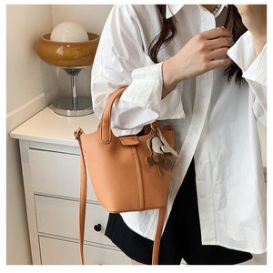 Women's soft skin lychee patterned PU handbag, carry-on Kelly bag