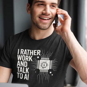 Maglietta divertente sull'IA, maglietta con umorismo tecnologico, regalo per geek, maglietta per programmatori, maglietta tecnica da ufficio