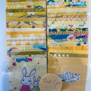 Mini-breloques jaunes, beau paquet de 40 petits morceaux carrés de tissu à courtepointe de 2,5 pouces