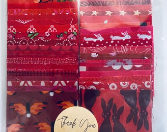 Pacote Mini Charm Vermelho — 40 Quadrados de Tecido para Patchwork Pré-cortados de 6,35 cm (2,5") — Quadrados de Algodão para Patchwork
