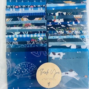 Mini-breloques bleues, beau paquet de 40 petits morceaux carrés de tissu à courtepointe de 2,5 pouces