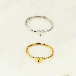 Anillo con inicial en forma de corazón, regalo de amor, anillo apilable, anillo con letra de corazón, regalo para ella/él, anillo minimalista - Plata de ley 925