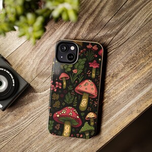Pilz und Blumen iPhone Hüllen, Blumendruck, iPhone Hülle mit Blumendruck, Botanische iPhone Hüllen, Cottagecore iPhone Hülle, Niedliche iPhone Hüllen Bild 9