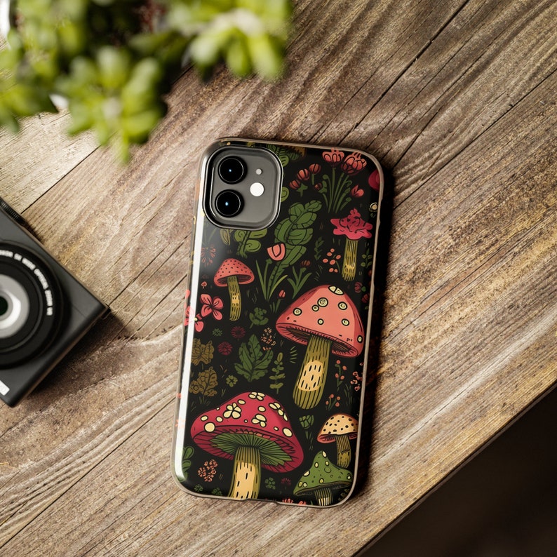 Pilz und Blumen iPhone Hüllen, Blumendruck, iPhone Hülle mit Blumendruck, Botanische iPhone Hüllen, Cottagecore iPhone Hülle, Niedliche iPhone Hüllen Bild 6