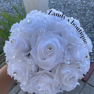 White with pearly flowers and silver diamonds brooch bouquet, Quinceañera bouquet, Sweet sixteen bouquet, Wedding bouquet, Quince bouquet