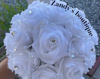 White with pearly flowers and silver diamonds brooch bouquet, Quinceañera bouquet, Sweet sixteen bouquet, Wedding bouquet, Quince bouquet