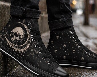 Zapatillas altas de lona con calavera gótica – Zapatillas con estampado de luna goteando y cielo nocturno celestial / Zapatillas de estilo urbano oscuro para hombre