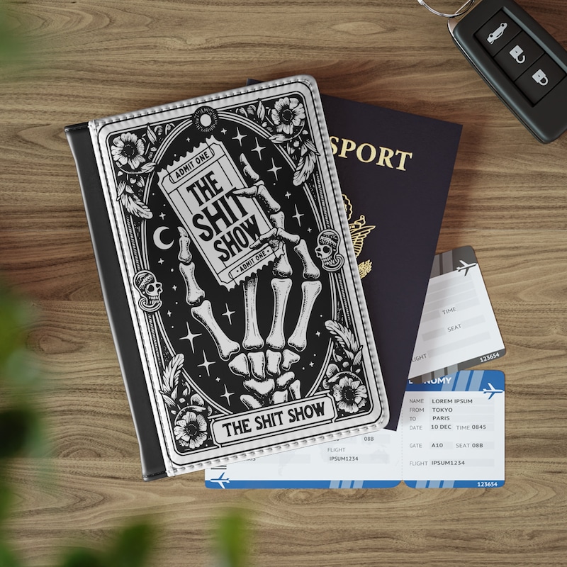 Housse De Passeport Rigolote – Crazy Tortoise Lady, Similicuir Noir, Neuve