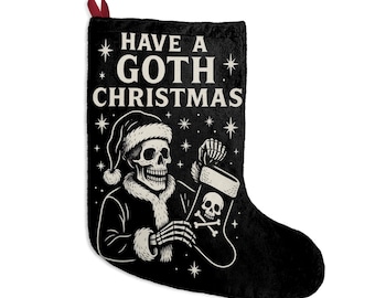 Może przedstawiać: Czarna pończocha świąteczna z napisem "HAVE A GOTH CHRISTMAS". Pończocha przedstawia szkielet w czapce Świętego Mikołaja trzymający pończochę z motywem czaszki i skrzyżowanych piszczeli. Na górze znajduje się czerwona pętla.