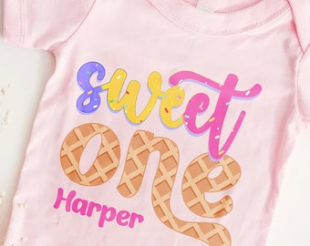 Camiseta de cumpleaños "Dulce One" con nombre personalizado para bebé o niño pequeño