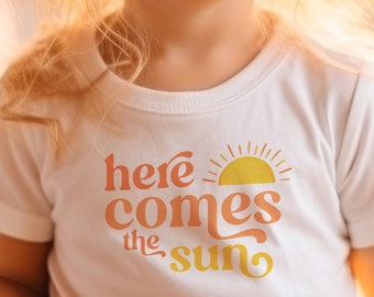 Here Comes the Sun Toddler Shirt – Retro Sunshine Kids Tee, Soft Unisex Top