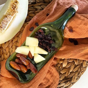 Green Upcycled Melted Glass Wine Bottle Serving Platter – Unique Cheese Board, Eco-Friendly Kitchen Decor, Handmade Gift, Restaurant Decor